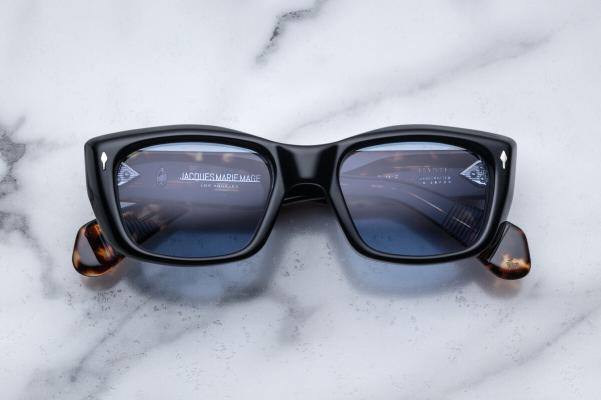 Corniche Noir Front Cropped 5377x3585 28630658 d0cd 4056 a3b7 438e774b9a5f